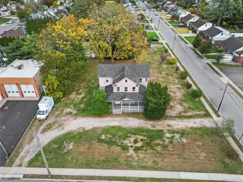 135 Merritts Rd, Farmingdale, NY 11735