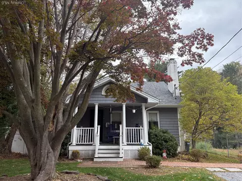 45 Central Pkwy, Huntington, NY 11743