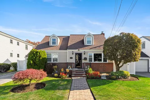 165 Lenox Ave, Uniondale, NY 11553