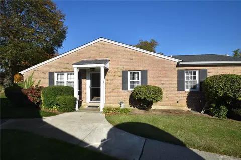 44 Harbor Rd N, Amityville, NY 11701