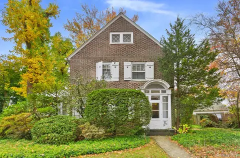 24 Muir Pl, New Rochelle, NY 10801