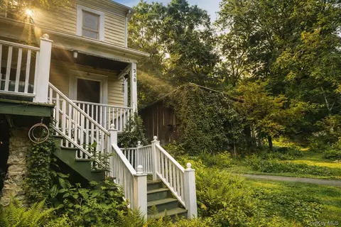 310 Oak Ln, Newburgh, NY 12550