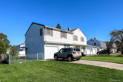 81 Ward St, North Hempstead, NY 11590