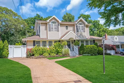 12 Rachel Ave, Commack, NY 11725