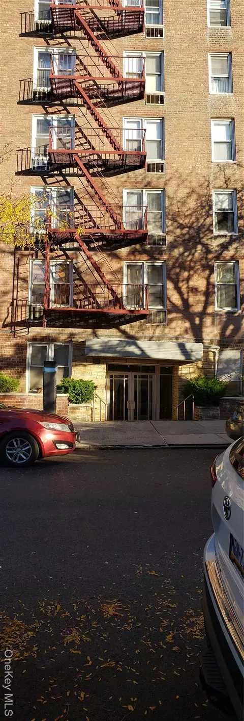 1332 Metropolitan Ave #6A, New York, NY 10462