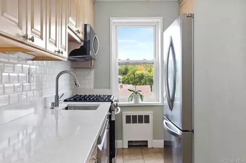 30 E Hartsdale Ave #4D, Greenburgh, NY 10530