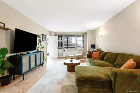 70-25 Yellowstone Blvd #6T, Forest Hills, NY 11375