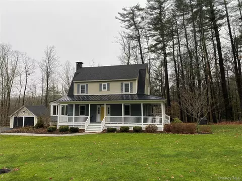 509 Ulster Heights Rd, Ellenville, NY 12428