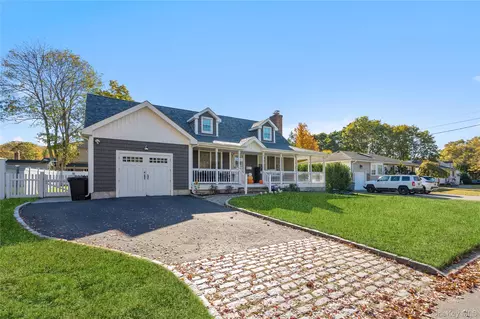 6 Dressler Rd, Greenlawn, NY 11740