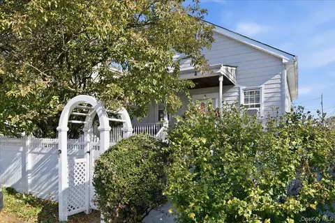 5 9th St, Bayville, NY 11709