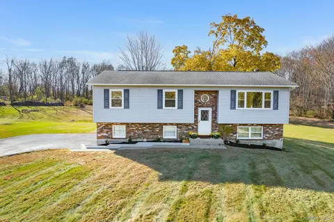 8 Daniel Sabia Dr, Wappinger, NY 12590