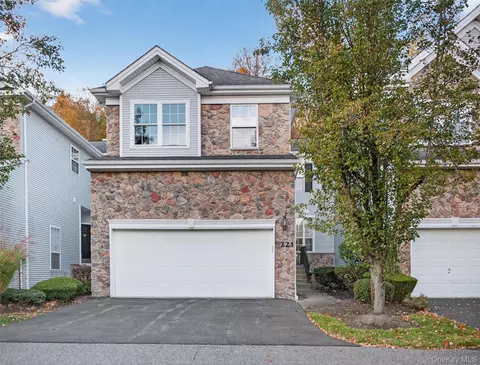 221 Woodlands Dr, Tuxedo, NY 10987