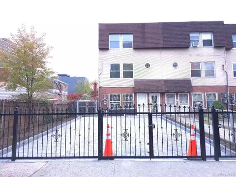 2096 Randall Ave, New York, NY 10473