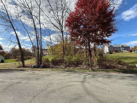 20 Watkins Dr, Montgomery, NY 12586