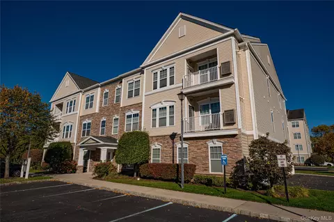 636 Saxton Ct #636, Central Islip, NY 11722