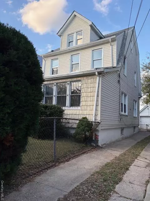 21511 111th Rd, New York, NY 11429