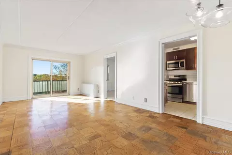 470 Halstead Ave #5E, Harrison, NY 10528