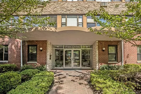 15 Hillpark Ave #1C, North Hempstead, NY 11021