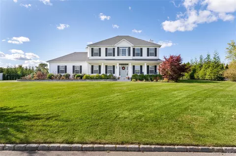 108 Calverton Ct, Wading River, NY 11792