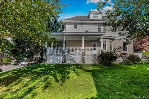 32-15 Murray Ln, Flushing, NY 11354