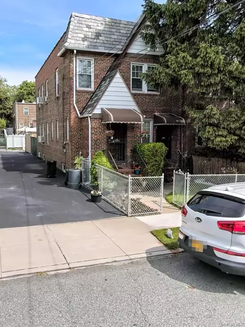 8017 Cowles Ct, New York, NY 11379