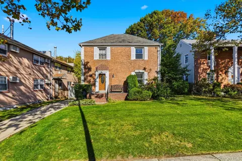 164-37 Grand Central Pkwy, Jamaica, NY 11432