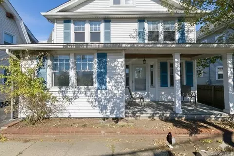 84 2nd St #80, North Hempstead, NY 11501