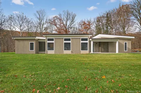 27 Maple Brook Rd, Tuxedo, NY 10987