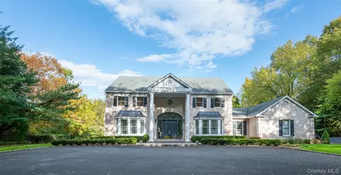 735 Remsens Ln, Oyster Bay, NY 11771
