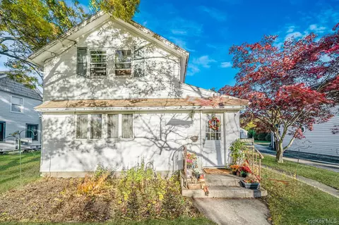 51 Cedar Ave, Patchogue, NY 11772