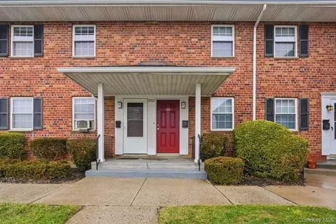2531 Jerusalem Ave #2G, North Bellmore, NY 11710