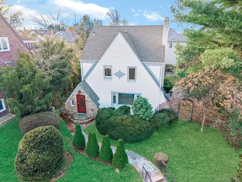 14 Nirvana Ave, North Hempstead, NY 11023