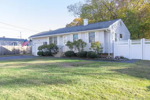 6 Talbot Ln, Selden, NY 11784