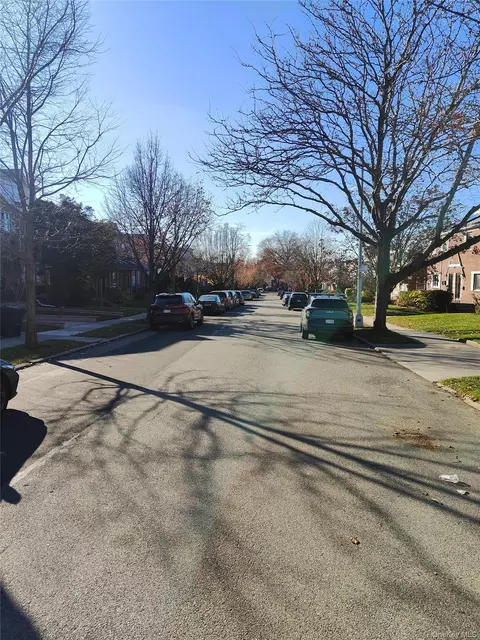 13759 71st Ave, Flushing, NY 11367
