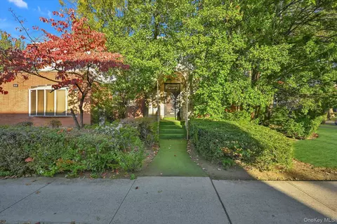 147-01 70th Ave, Flushing, NY 11367