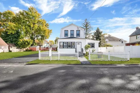 34 Kings Ferry Rd, Cortlandt, NY 10548
