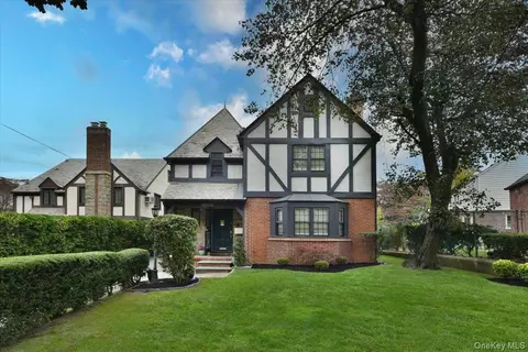 85-35 Edgerton Blvd, Jamaica, NY 11432