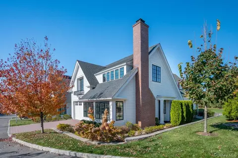 1 Primrose Ln, Rye Brook, NY 10573