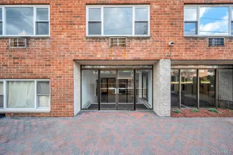 101 Lincoln Ave #1F, North Hempstead, NY 11501