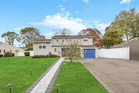 37 Fiesta Dr, Centereach, NY 11720