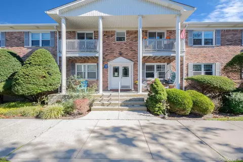 111 Fairharbor Dr #111, Patchogue, NY 11772