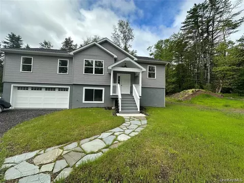 26 Summit Dr, Highland, NY 12719