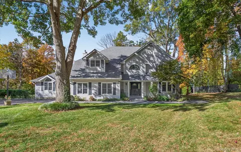 375 Vanderbilt Pkwy, Dix Hills, NY 11746