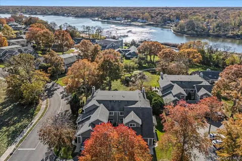 414 Lindsay Ln, Moriches, NY 11955