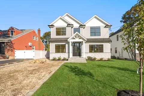 47 Netz Pl, North Hempstead, NY 11507