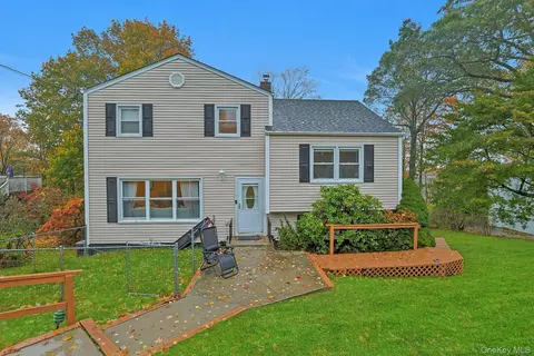 21 Bruce Ln, Mount Pleasant, NY 10595