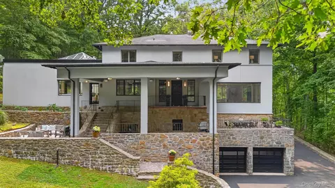 7 Cyrus Field Rd, Greenburgh, NY 10533
