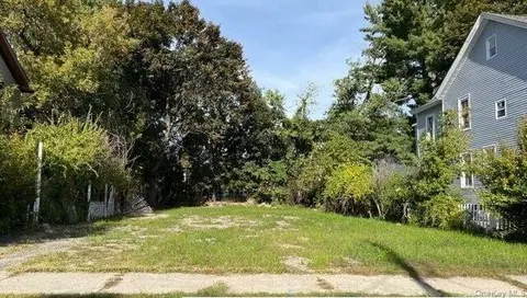 8 Knapp Ave, Middletown, NY 10940