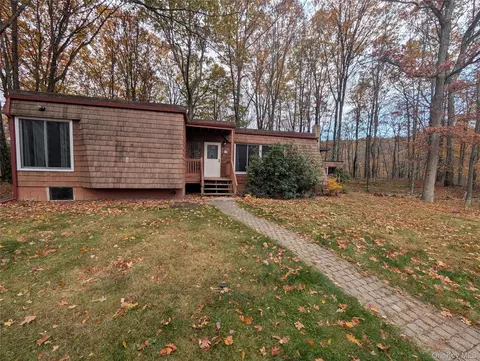 37 Hill Rd, Mamakating, NY 12566