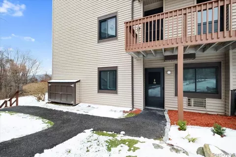 601 Village Dr, Southeast, NY 10509